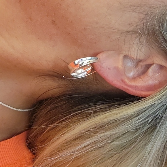 Sculptural Threader Hoop Earrings - Picture 3 of 7